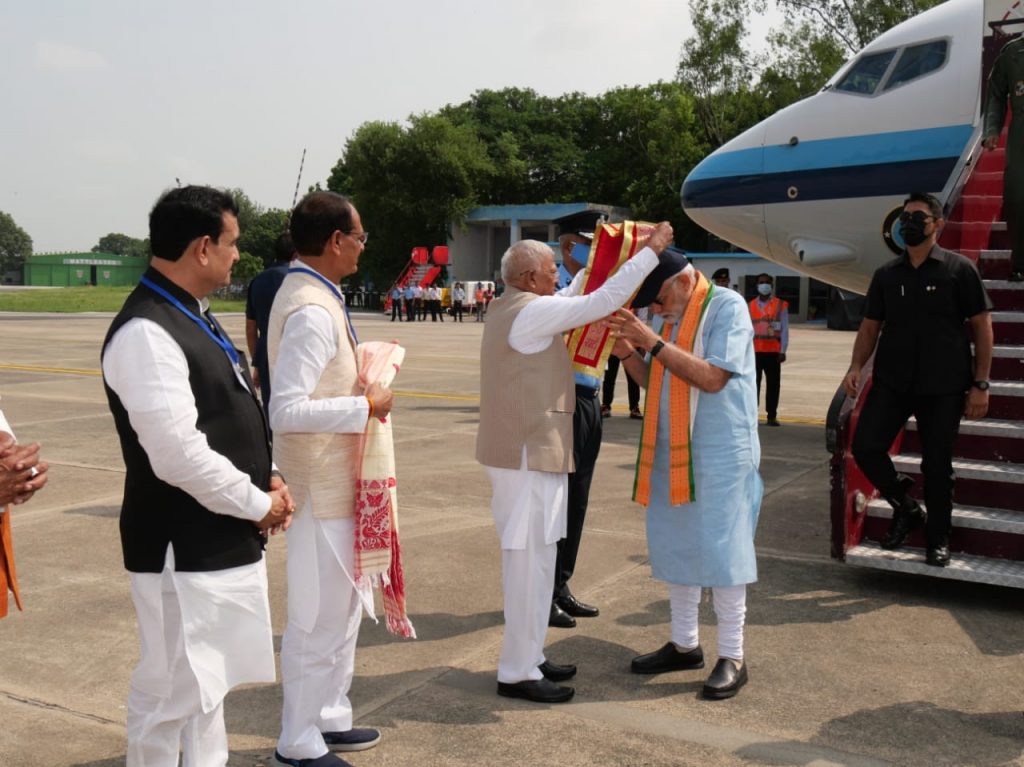 केंद्रीय मंत्री ज्योतिरादित्य सिंधिया भी एयरपोर्ट पर मौजूद रहे, गृहमंत्री नरोत्तम मिश्रा ने प्रधानमंत्री मोदी की आगवानी की है।
