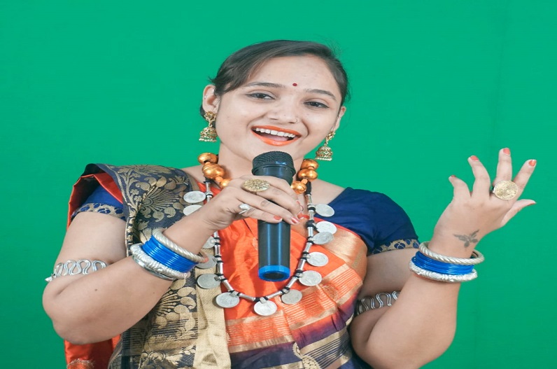 लोक गायिका आरती सिंह देश-प्रदेश में बिखेर रहीं छत्तीसगढ़ी लोक गीत की खुशबू …बढ़ा रहीं लोक कला संस्कृति का मान
