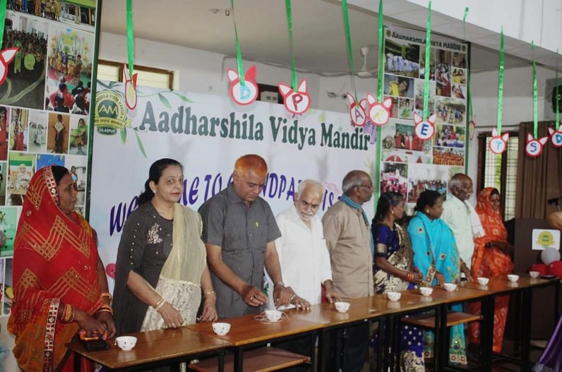 आधारशिला विद्या मंदिर के छात्रों ने JEE और NEET परीक्षा में फहराया परचम, चेयरमैन ने की उज्जवल भविष्य की कामना