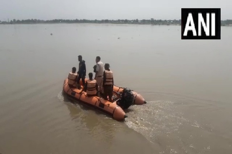 ब्रह्मपुत्र नदी में पलटी नाव, 50 से ज्यादा लोग थे सवार, बचाव अभियान शुरू