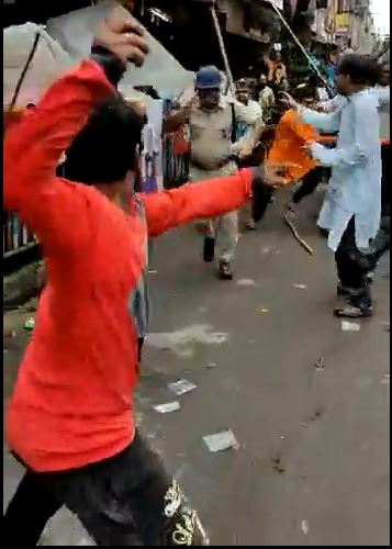 Video: कोलकाता में बीजेपी के प्रदर्शन के दौरान भारी बवाल, भीड़ ने पुलिस पर कर दिया हमला