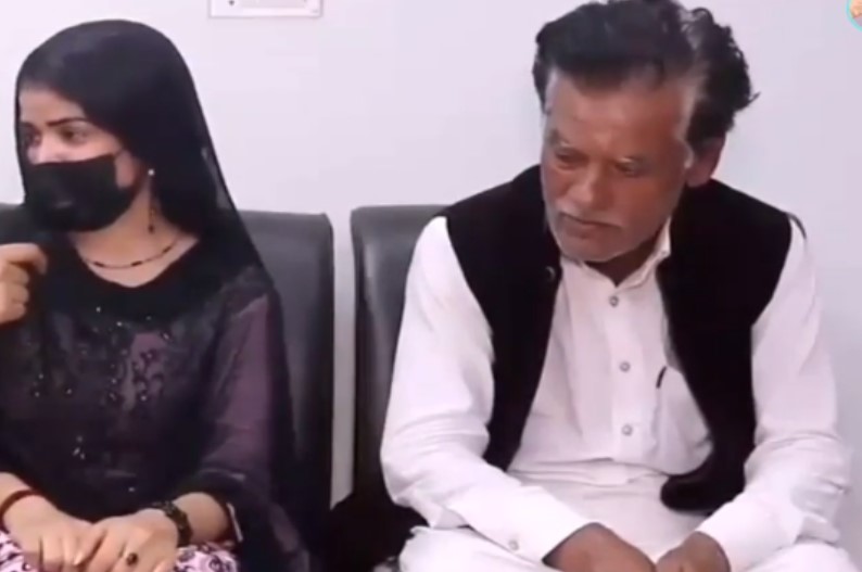 Premi Premika Ka Video:  सीधे दिल पर लगा चुनरी का रंग, 60 साल के बुजुर्ग को दिल दे बैठी युवती, करने जा रहे शादी