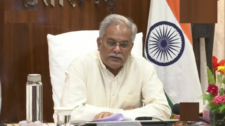 खराब सड़कों को लेकर सीएम भूपेश ने जताई नाराजगी, दिसबंर तक गड्ढा मुक्त करने के दिए निर्देश