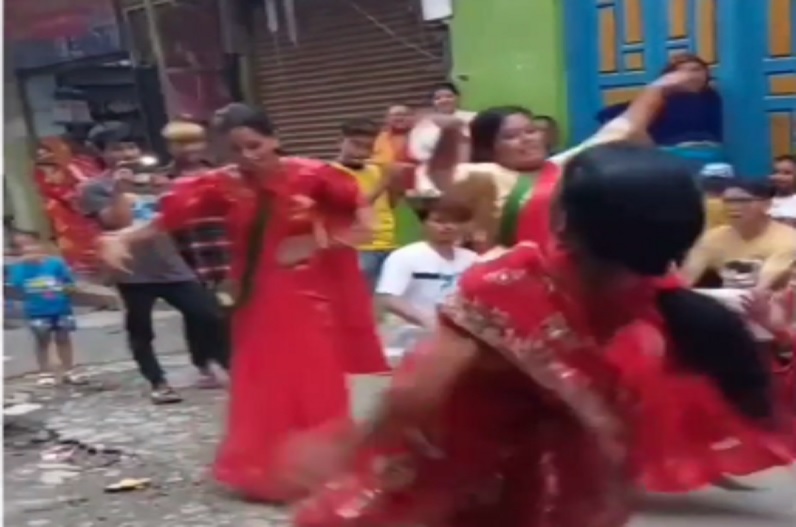Aunties dancing in Dhol