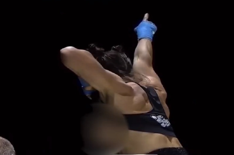 जीत की खुशी में खुद को कंट्रोल नहीं कर पाई महिला बॉक्सर, दिखाया प्राइवेट पार्ट