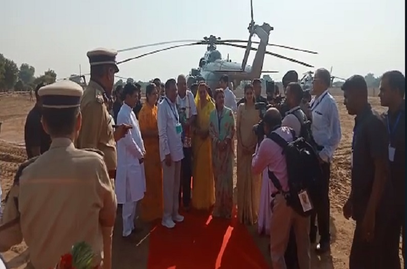 उपराष्ट्रपति बनने के बाद पहली बार पैतृक गांव पहुंचे जगदीप धनखड़, अभिनंदन समारोह में उमड़े लोग, कई कार्यक्रमों में हुए शामिल