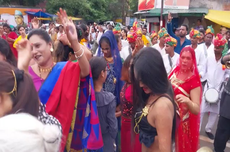 किन्नरों के अनोखे राष्ट्रीय सम्मेलन की हुई शुरुआत, शोभायात्रा में जमकर थिरके किन्नर