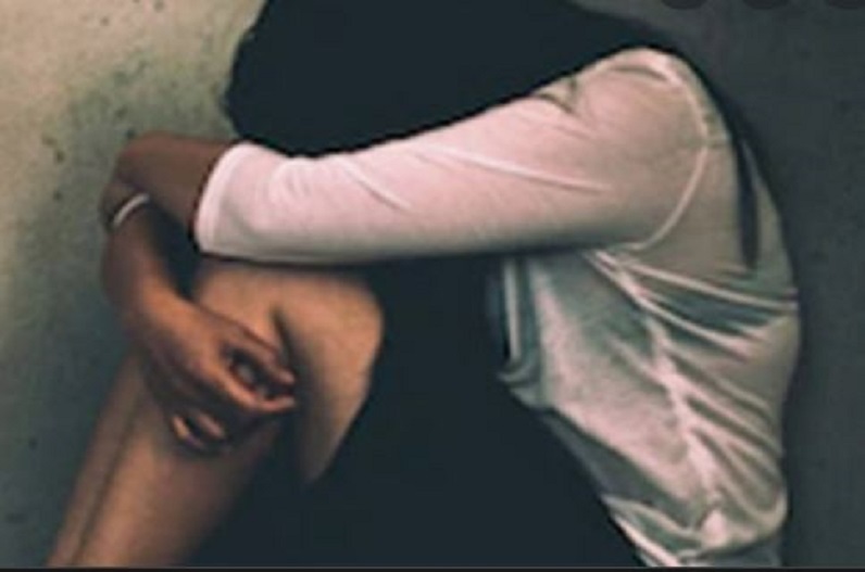 कॉलेज छात्रा के अश्लील वीडियो और ब्लैकमेलिंग का मामला, सीएम ने इमरजेंसी मीटिंग बुलाकर दिए कार्रवाई के निर्देश