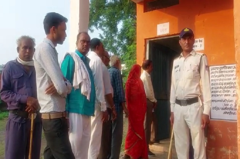 मध्यप्रदेश के 46 नगरीय निकायों में शुरू हुआ मतदान, पोलिंग बूथ में सुरक्षा के पुख्ता इंतजाम