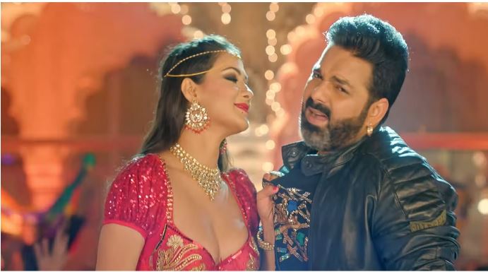 गाने में पवन सिंह और नम्रता मल्ला की केमिस्ट्री ने हर किसी का दिल जीत लिया है।