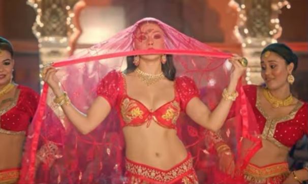 'लाल घाघरा' में दोनों का कमाल का डांस देखने को मिल रहा है। इस गाने का म्यूजिक बेहद शानदार है। वहीं, यूट्यूब पर अपलोड किए इस गाने पर लगातार लाइक्स और व्यूज की संख्या भी बढ़ती जा रही है।