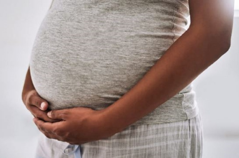 56 साल की महिला हुई गर्भवती, कोख में है अपने ही बेटे का बच्चा!