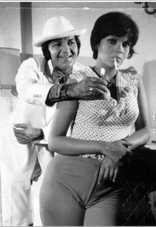 एक दिन युवा प्रेम साहब की मुलाकात निर्देशक महबूब खान से हुई। महबूब ने उन्हें हीरो की भूमिका देने की बात कही। इसी बीच प्रेम ने वो कौन थी में विलेन का रोल ऑफर हुआ, जिसे उन्होंने स्वीकार कर लिया।