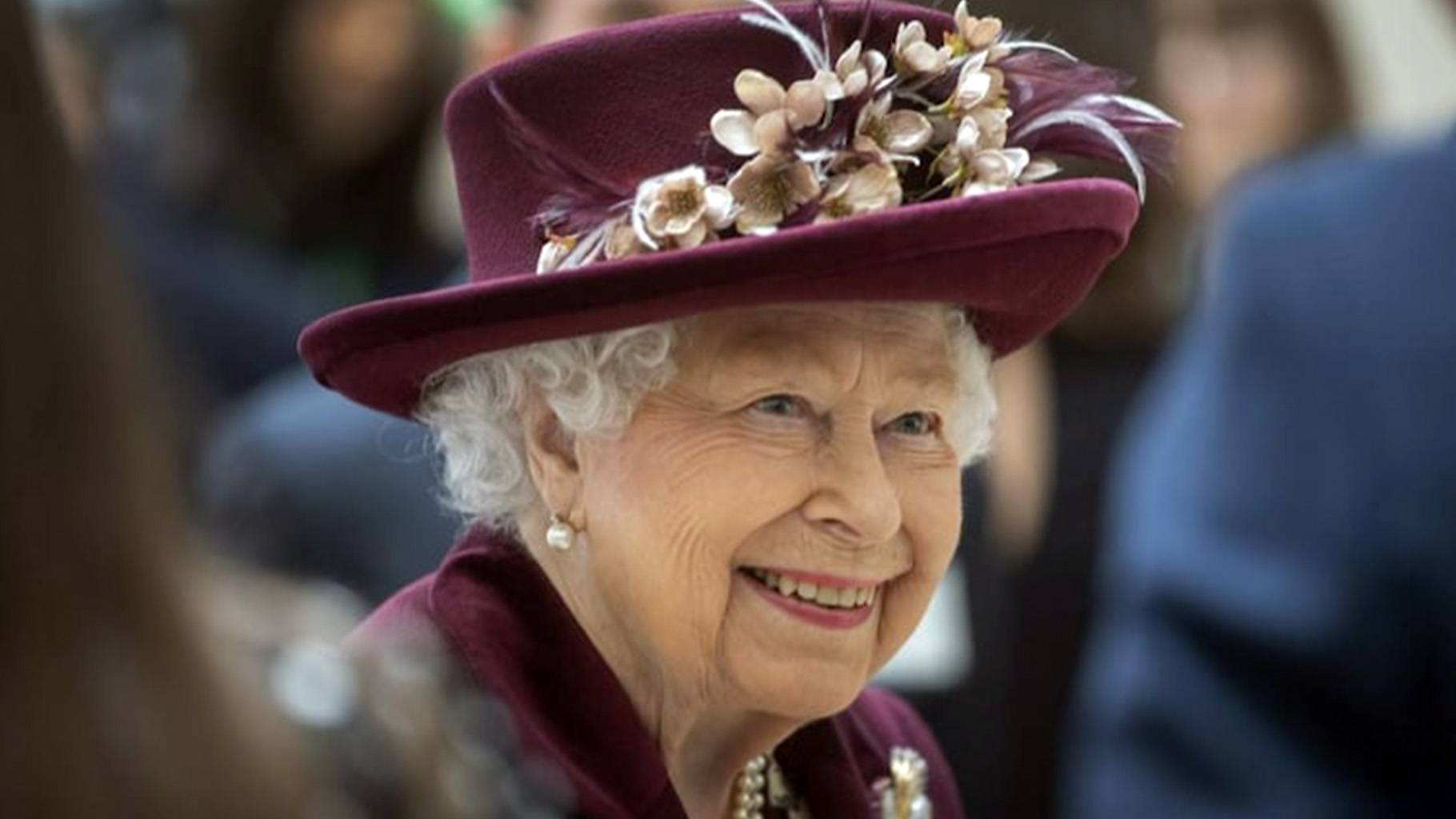 Splendid Queen Dignity was reflected in the splendid dressing style of Queen Elizabeth II