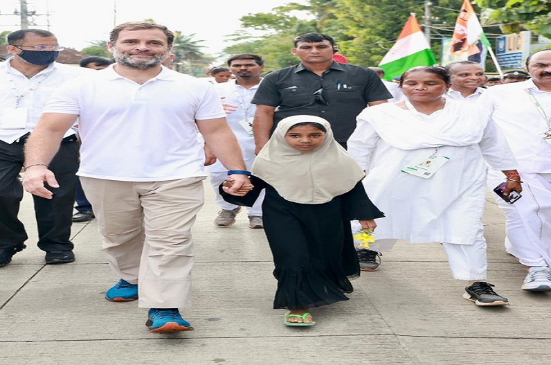 हिजाब पहनी लड़की के साथ राहुल गांधी की तस्वीर, भाजपा नेता पर कांग्रेस ने पलटवार कर कहा- …आप बहुत घटिया हो