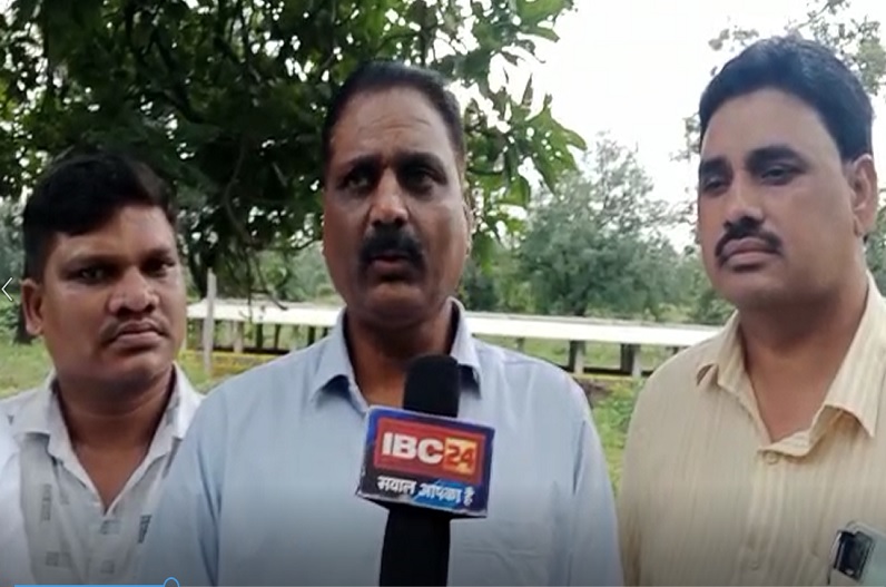 कांग्रेस के आमंत्रण पर बीजेपी MLA रजनीश सिंह ने देखा गोठान, IBC24 के LIVE शो में किया था चैलेंज