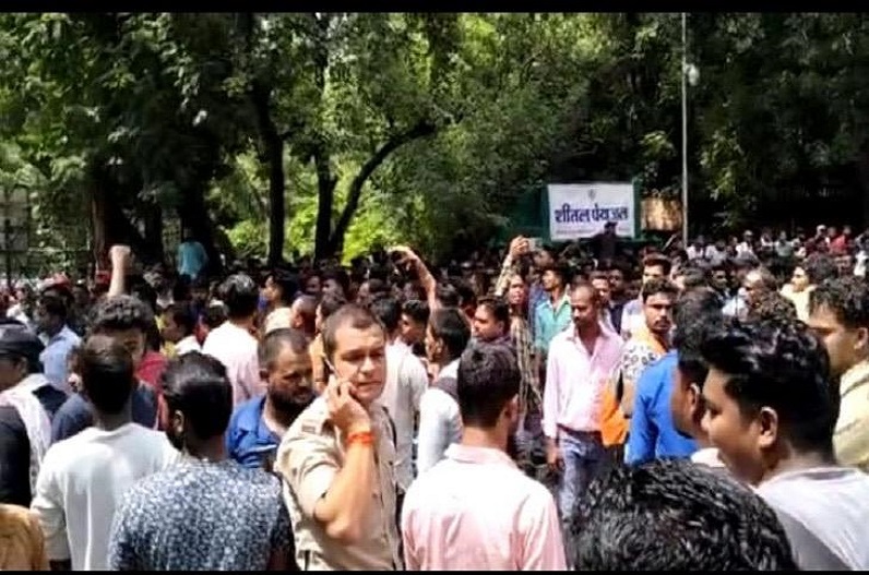 SECL कर्मियों को ऑफिस जाने से रोका, पूर्व ITI अप्रेंटिस प्रशिक्षुओं का आक्रोश देख दहशत में रहे कर्मचारी
