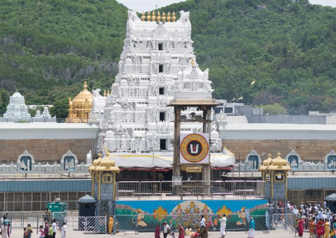 तिरुपति मंदिर को दिया 50 लाख रुपये जुर्माने का आदेश, दर्शन के लिए भक्त को कराया 14 साल तक इंतजार!