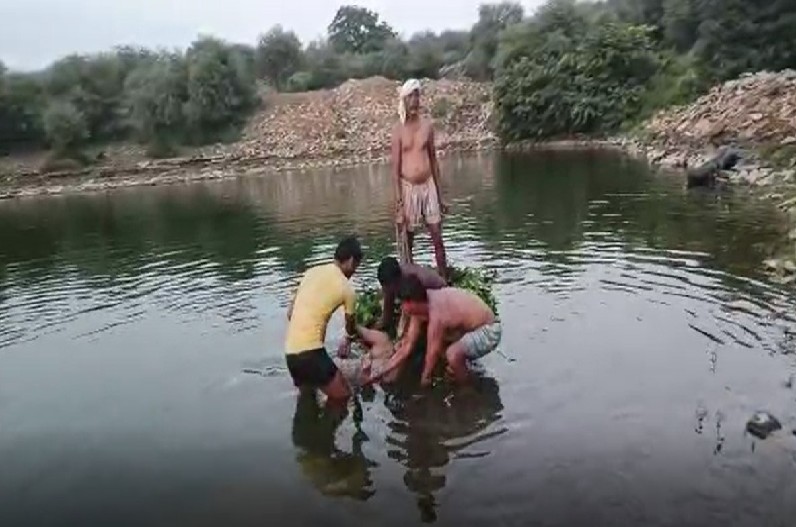 नदी में समा गई सिपाही की जिंदगी, दोस्तों के साथ गया था नहाने, घंटों मशक्कत के बाद मिला शव