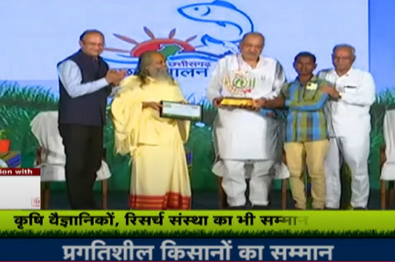 IBC24 भुइंया के भगवान: नक्सल इलाके के पथरीली भूमि में जीतोड़ मेहनत कर लहलहाई फसल, अंचल में फेमस हैं माहरू राम मौर्य