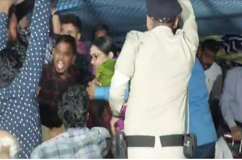 They were chanting the sixth Maya, when the stage collapsed