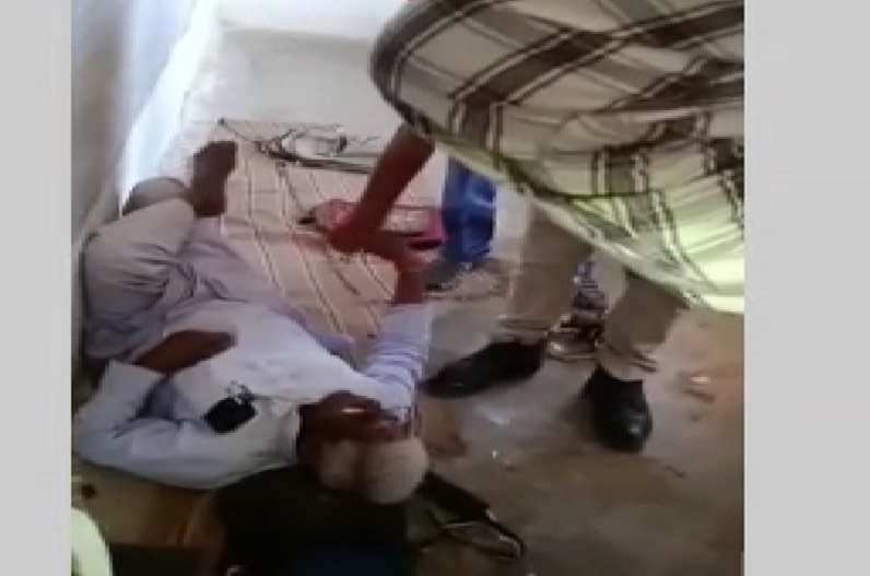 क्लास को खाली करवा कर ऐसा काम कर रहा था प्रिंसिपल, सोशल मीडिया पर वीडियो वायरल होते मचा बवाल