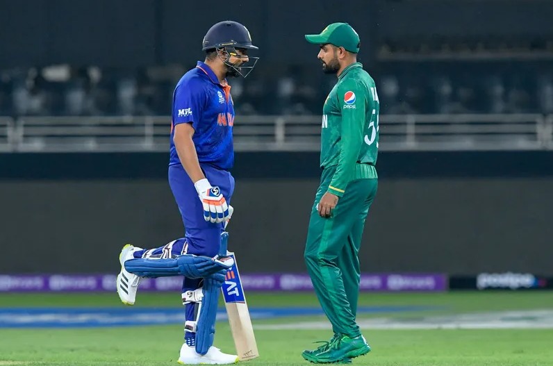 India vs Pakistan T20 World Cup: हार के बाद भड़के पाकिस्तानी फैंस, अब नोबॉल पर निकाल रहे भड़ास