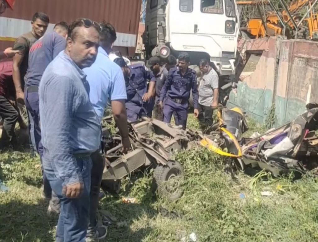 10 killed in road accident between auto rickshaw and trailer