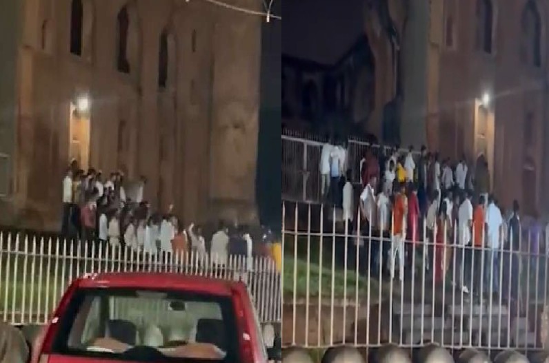 Crowds enter madrassa on Dussehra Karnataka News