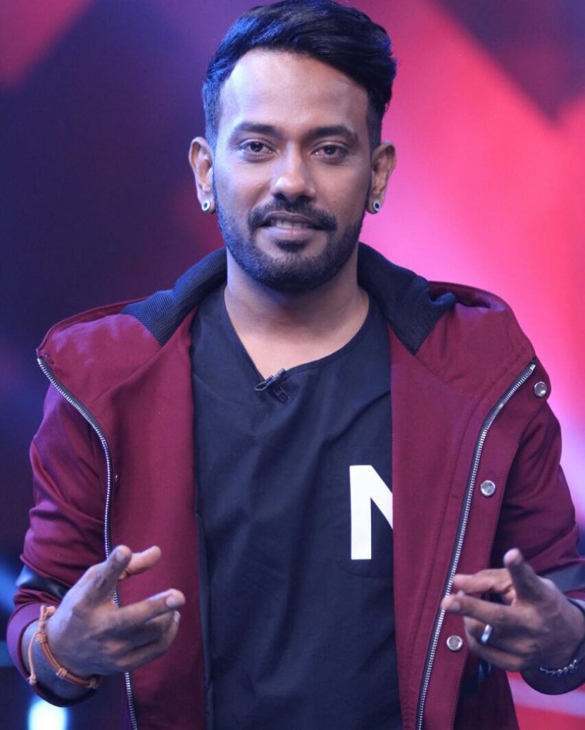 धर्मेश आज हिप हॉप डांस के बेताज इंडियन बादशाह हैं। जिनके करोड़ो डांंसर फैन हैं। लेकिन धर्मेंश ने भी अपने स्ट्रगलिंग दिनों से एक ही डांसर को गुरू मानते हैं आएं हैं वो हैं रेमो डिसूजा।