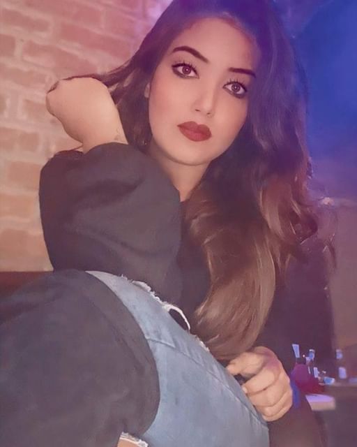 उनके वीडियो और फोटोज सोशल मीडिया पर तेजी से वायरल होते रहते हैं।