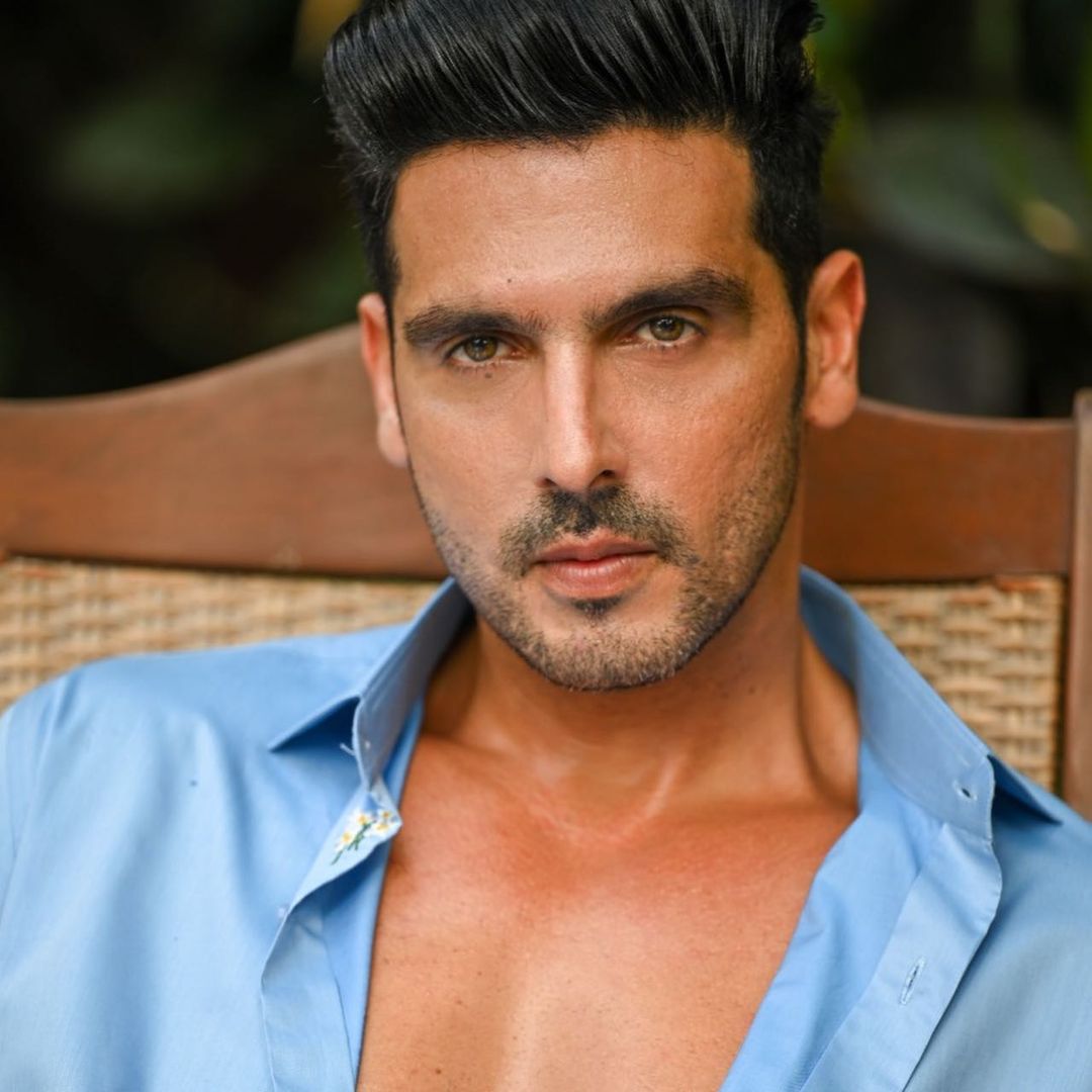 फिल्मी परिवार से ताल्लुक रखने के बावजूद जायद अपनी पहचान बनाने में नाकामयाब हुए। हालांकि वे अपने लुक्स के मामले में अभी भी कई एक्टर को मात देते है।