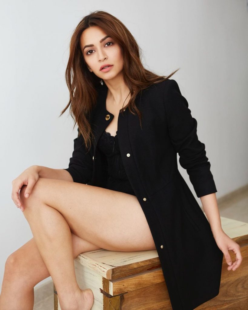 कृति भारतीय सिनेमा की उन अदाकाराओं में से एक जिनके पास एक बेहतरीन एक्टिंग स्किल होने के साथ साथ एक टेक्निकल डिग्री भी हैं। कृति ने ज्वेलरी डिजाइन में डिप्लोमा किया हैं।