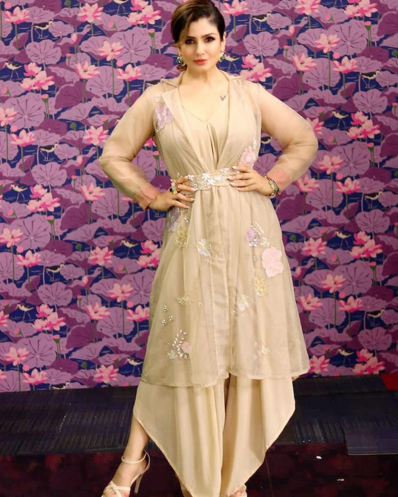 2022 में आई फिल्म केजीएफ में रवीना को आखिरी बार देखा गया था। जिसमें उनके गरम मिजाजी राजनेता के रुप को लोगों ने खूब प्रशंसा की थी।