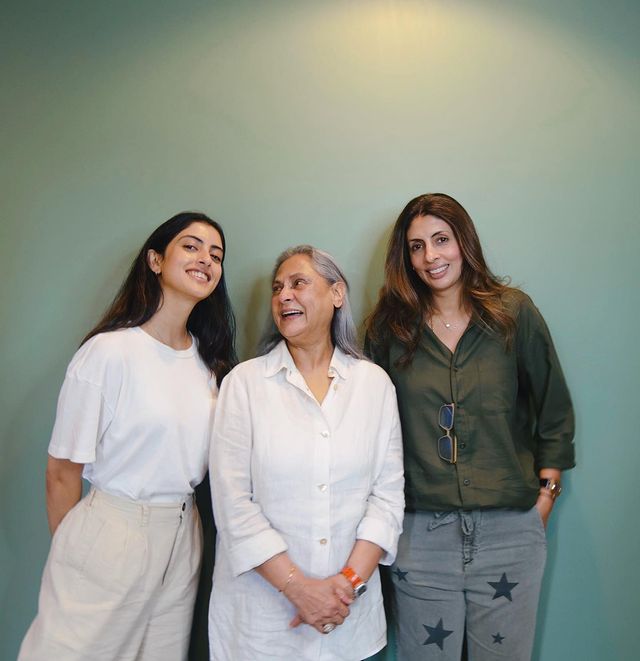 Jaya Bachchan: जया बच्चन के अनुसार रिलेशनशिप में फिजिकल अट्रैक्शन होना बेहद महत्वपूर्ण होता है। उन्होंने ये भी कहा कि अगर उनकी नातिन नव्या नवेली नंदा 'बिन शादी के बच्चा' चाहती है तो उन्हें इसमें कोई दिक्कत नहीं है। जया बच्चन की ये बात सुनकर लोग हैरान हो गए हैं।