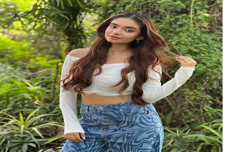 वाइट टॉप में कहर ढाती नजर आईं ये हसीना, दिए ऐसे किलर पोज, तस्वीरें देख मदहोश हुए फैंस