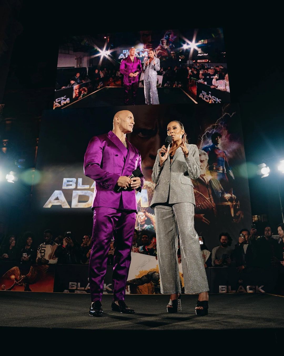 “द रॉक” के रूप में, उन्होंने पहलवान स्टीव ऑस्टिन के साथ प्रसिद्ध रूप से लड़ाई की और कई बार डब्ल्यू.डब्ल्यू.ई. हैवीवेट में कई खिताब जीता।