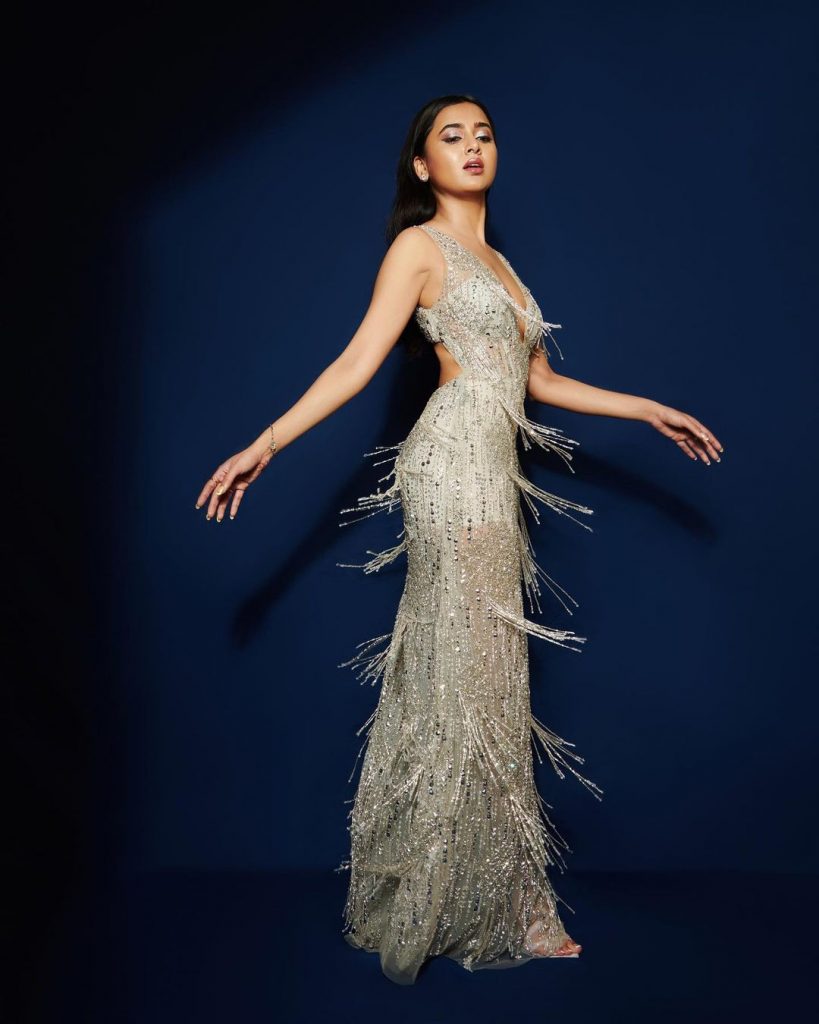 तेजस्वी प्रकाश बिग बॉस के पंद्रहवें सीज़न में दिखाई दीं और शो की विजेता के रूप में उभरीं। फरवरी 2022 में, उन्होंने प्रथा के रूप में नागिन 6 श्रृंखला हासिल की।