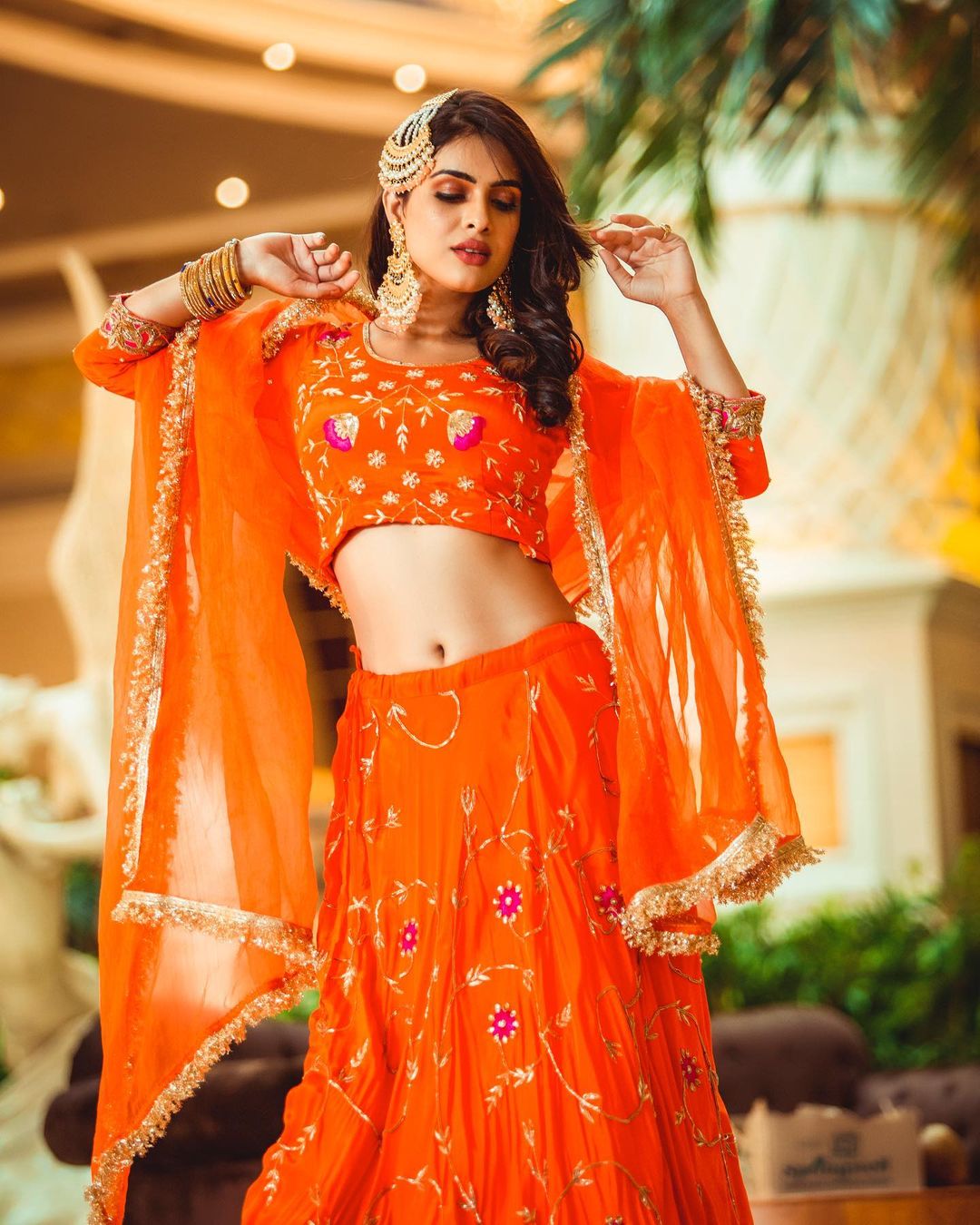 नेहा मलिक अक्सर वेस्टर्न लुक में नजर आती हैं. नेहा अपने लुक्स को लेकर चर्चा में बनी रहती हैं.