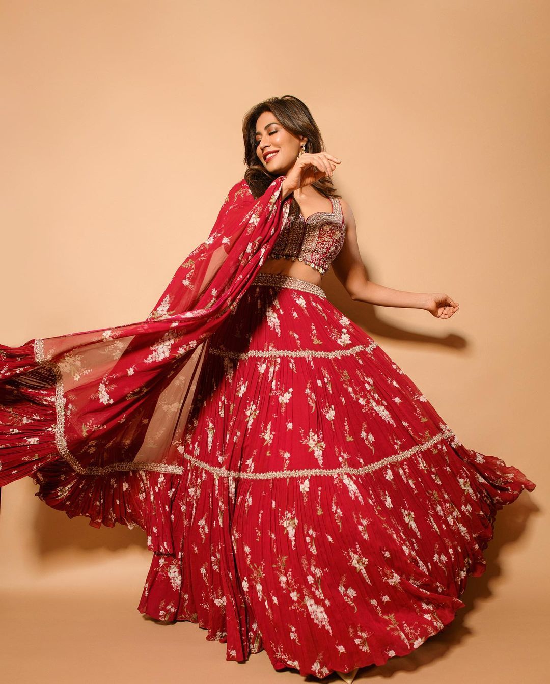 बॉलीवुड एक्ट्रेस चित्रांगदा सिंह अपनी खूबसूरती और ग्लैमरस अंदाज को लेकर हमेशा लाइमलाइट में बनी रहती हैं। चित्रागंदा के चाहने वालों की संख्या काफी लंबी है, एक्ट्रेस अपने तस्वीरों से फैंस को घायल कर देती हैं।