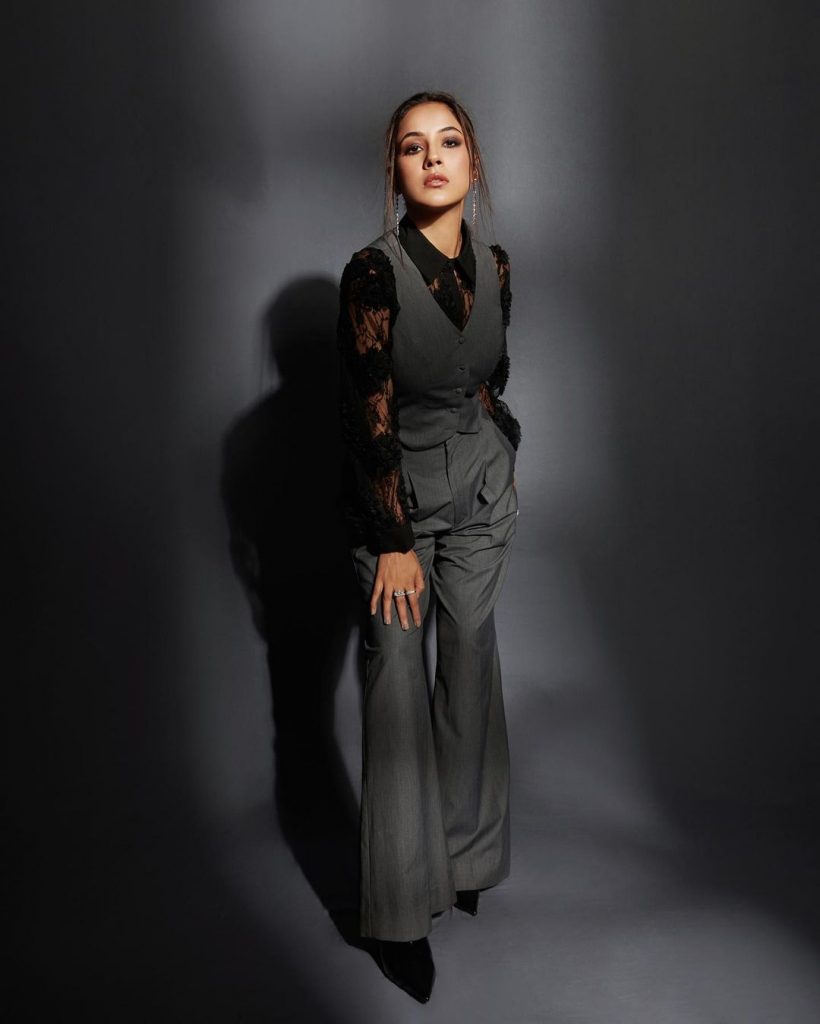 28 साल की शहनाज गिल के Instagram पर 12.7 मिलियन फॉलोवर्स हैं।