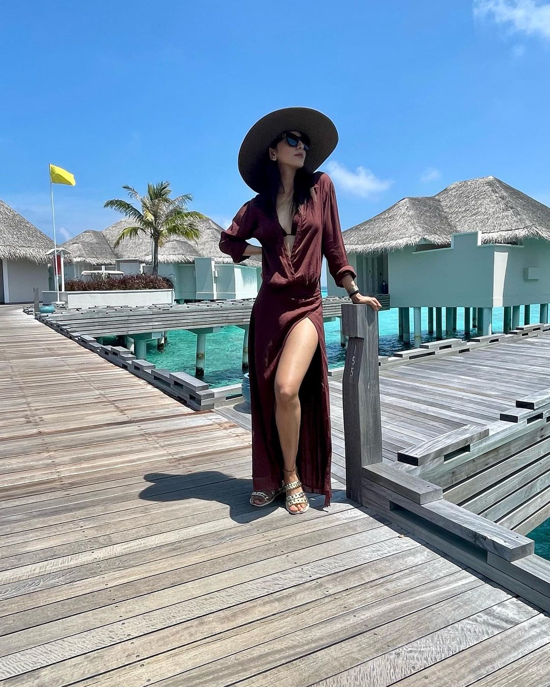 रकुल प्रीत अपने ग्लैमरस अंदाज से फैंस को आकर्षित करने में कभी पीछे नहीं रहती। हाल ही में रकुल प्रीत ने अपने लेटेस्ट फोटोशूट की तस्वीरें इंटरनेट में शेयर की है।