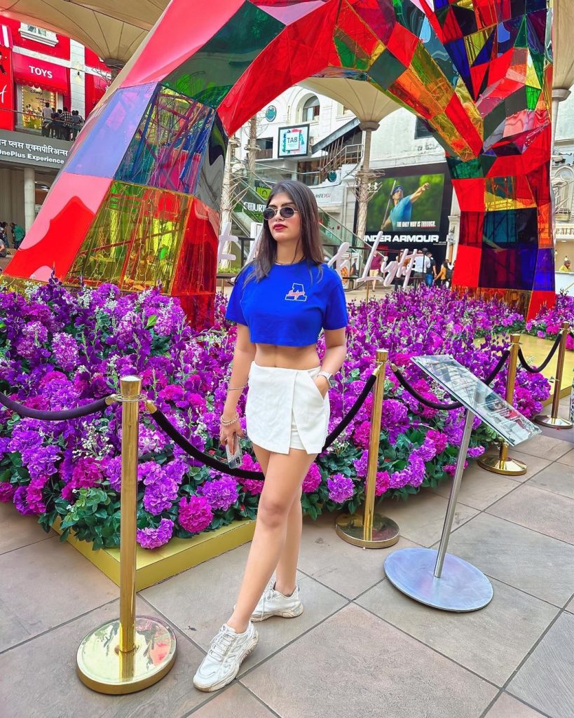 प्राची अक्सर सोशल मीडिया के जरिए अपने बोल्ड लुक से अटेंशन लेती हैं। तस्वीर में प्राची अपने परफेक्ट शेप में गॉर्जियस दिख रही हैं, वाइट शेड्स में प्राची का स्वैगी लुक देखते ही बन रहा है।