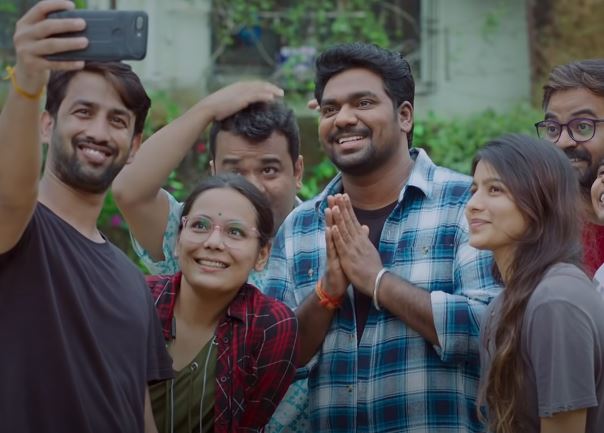'चाचा विधायक हैं हमारे' ये स्टैंडअप कॉमेडियन जाकिर खान की वेब सीरीज है। जिसे आप अमेजन प्राइम पर देख हंसी के ठहाके लगा सकते हैं।