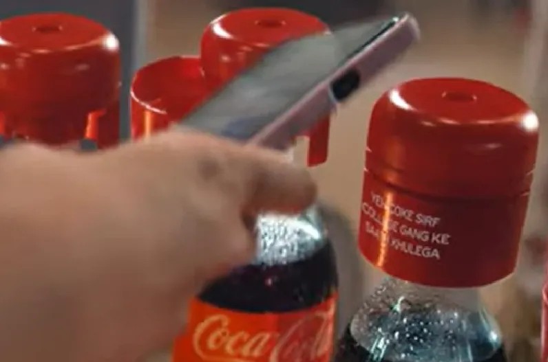 बिना छुए खुलेगी कोक बोतल की ढक्कन, दिवाली के मौके पर Coca-Cola ने लॉन्च की ‘locked coke bottle’, जानिए क्यों है खास