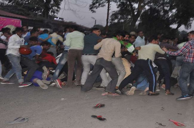 जागरूकता कार्यक्रम में मची लूट, फ्री में बांटा जा रहा था ये सामान, पुलिसकर्मी भी नहीं रहे पीछे