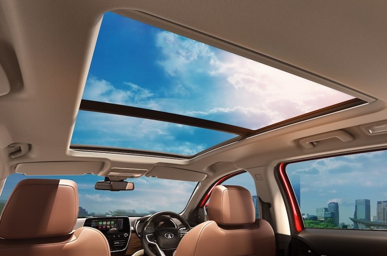 कार में Sunroof के हैं शौकीन, तो ये हैं वो 3 सबसे सस्ती गाड़ियां, जिसमें आप ले सकते हैं खुले आसमान का मजा