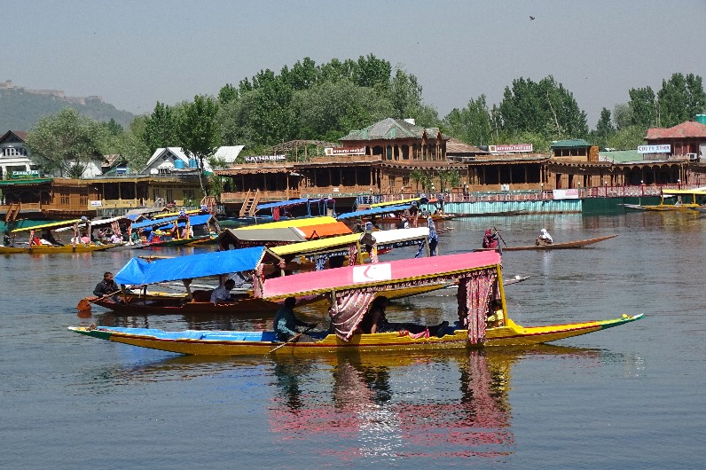 1.62 crore tourists visited Jammu Kashmir