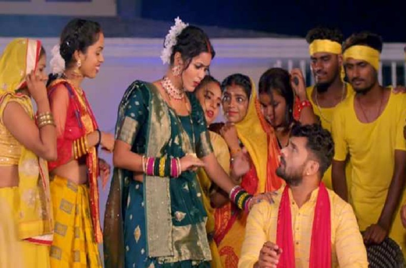 Bhojpuri Chhath Geet 2022: इंटरनेट पर ट्रेंडिंग कर रहा खेसारी लाल यादव और शिल्पी राज का छठ गीत ‘नारियल’, देखें वीडियो