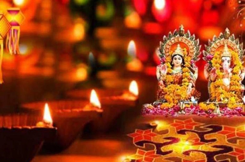 Diwali 2022 : दिवाली पर करें मां लक्ष्मी की विशेष पूजा, सुरक्षा के नजरिए से इन बातों का रखें ध्यान